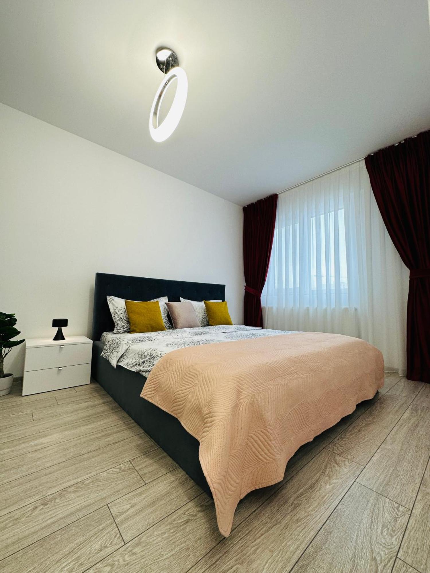 Palas Retreat - Q Residence Iasi Exterior photo